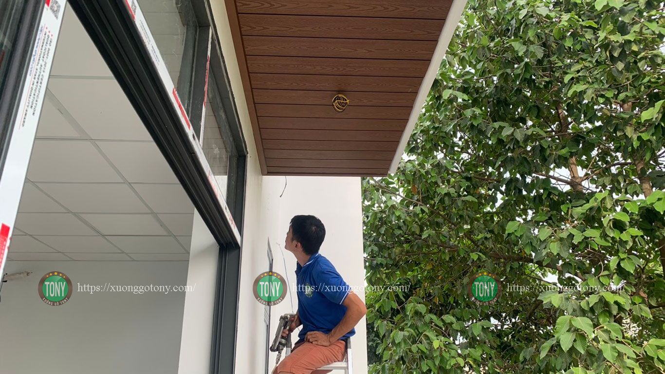Thi công gỗ nhựa ngoài trời ốp trần