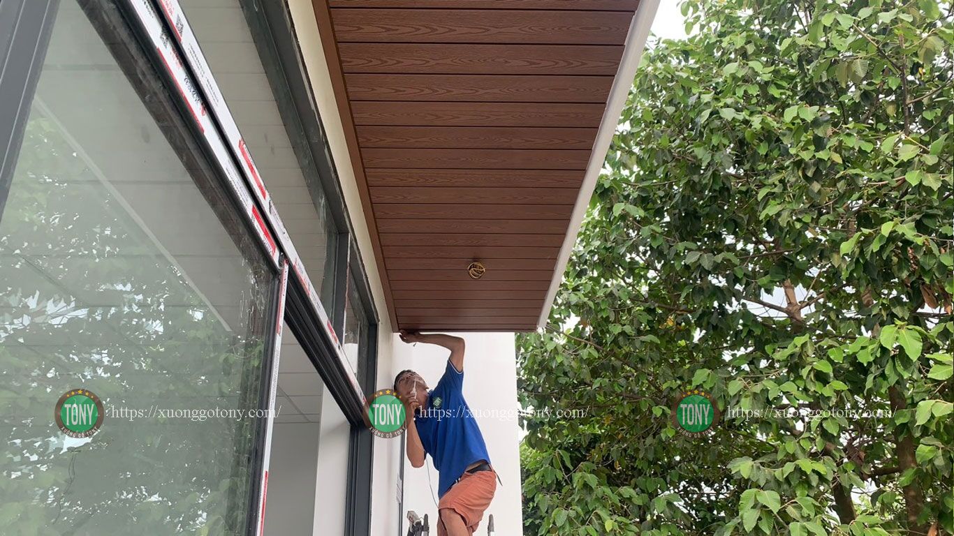 Thi công gỗ nhựa ngoài trời ốp trần