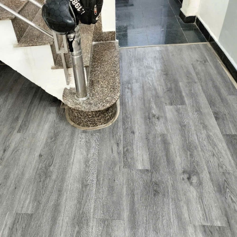 Sàn nhựa giả gỗ Glotex V262 - Vân gỗ xám khói (smoke grey) 12 Sàn nhựa giả gỗ Glotex V262 - Vân gỗ xám khói (smoke grey) - Ảnh 2
