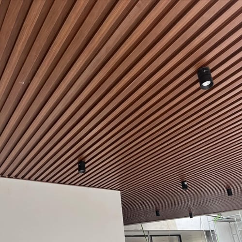 Trần nhựa giả gỗ cao cấp Trần nhựa giả gỗ cao cấp