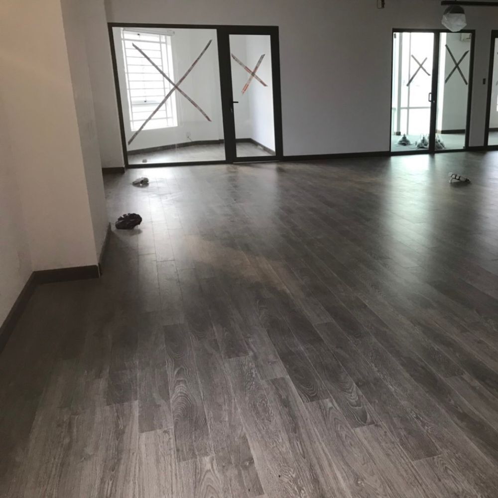 Sàn gỗ công nghiệp Wilson W440 - Màu xám bạc (silver grey) Sàn gỗ công nghiệp Wilson W440 - Màu xám bạc (silver grey) - Ảnh 2