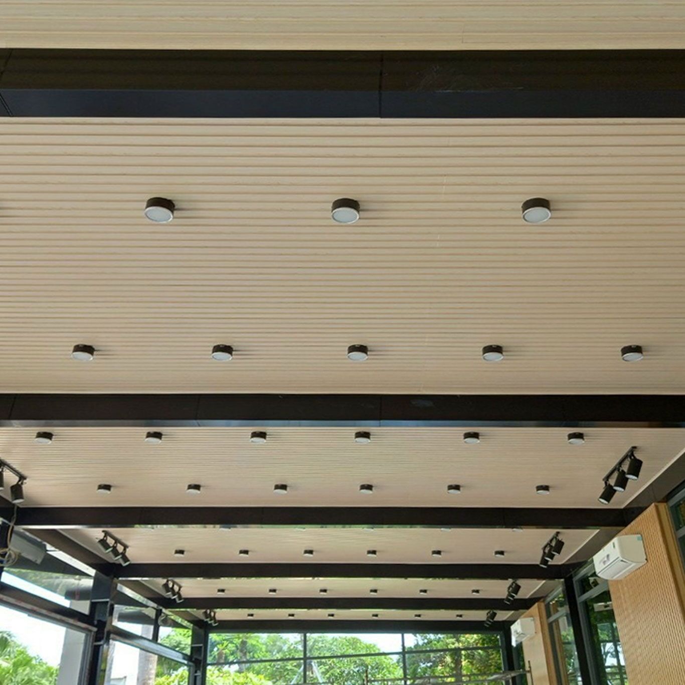 Trần nhựa giả gỗ cao cấp - Vẻ Đẹp Sang Trọng Trần nhựa giả gỗ iWood 4s9