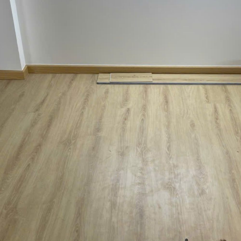 Sàn nhựa SPC vân gỗ Glotex US104 - Màu gỗ sồi kem (Cream Oak) Sàn nhựa SPC vân gỗ Glotex US104 - Màu gỗ sồi kem (Cream Oak) - Ảnh 3