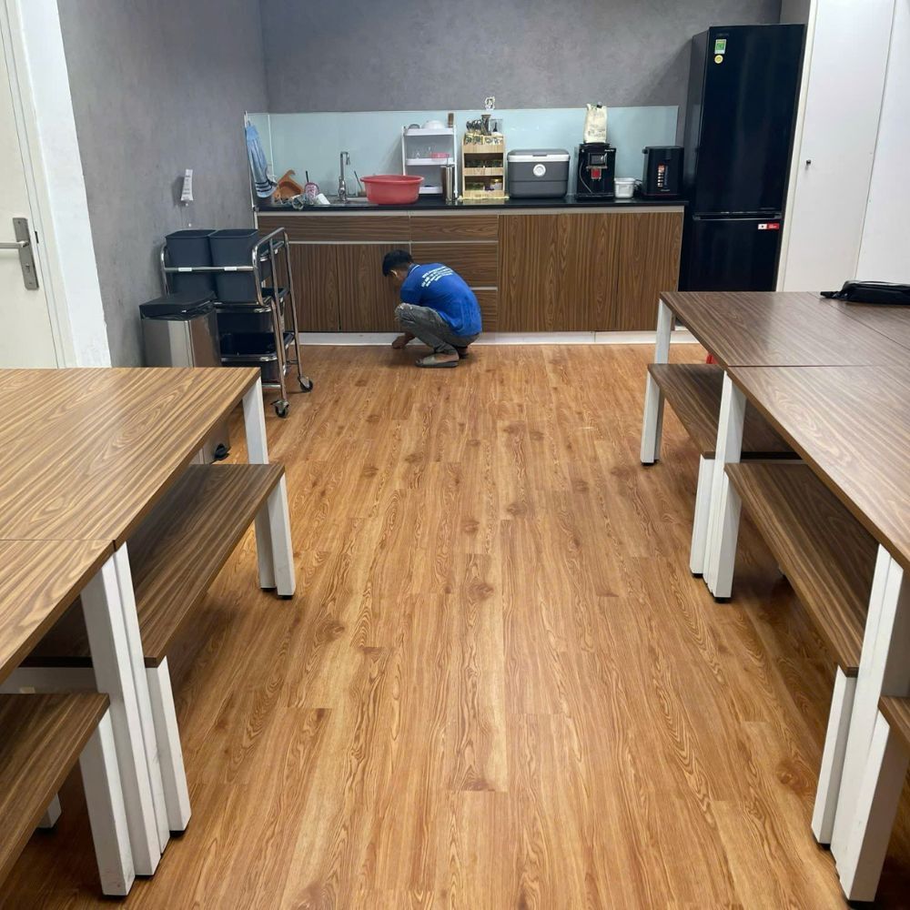 Sàn nhựa SPC vân gỗ Glotex US105 - Màu gỗ sồi nâu đỏ (Red Oak) Sàn nhựa SPC vân gỗ Glotex US105 - Màu gỗ sồi nâu đỏ (Red Oak)