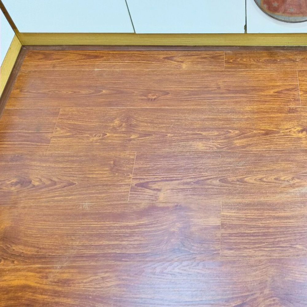 Sàn gỗ công nghiệp Wilson W554 - Tông gỗ màu nâu trầm ấm Sàn gỗ công nghiệp Wilson W554 - Tông gỗ màu nâu trầm ấm