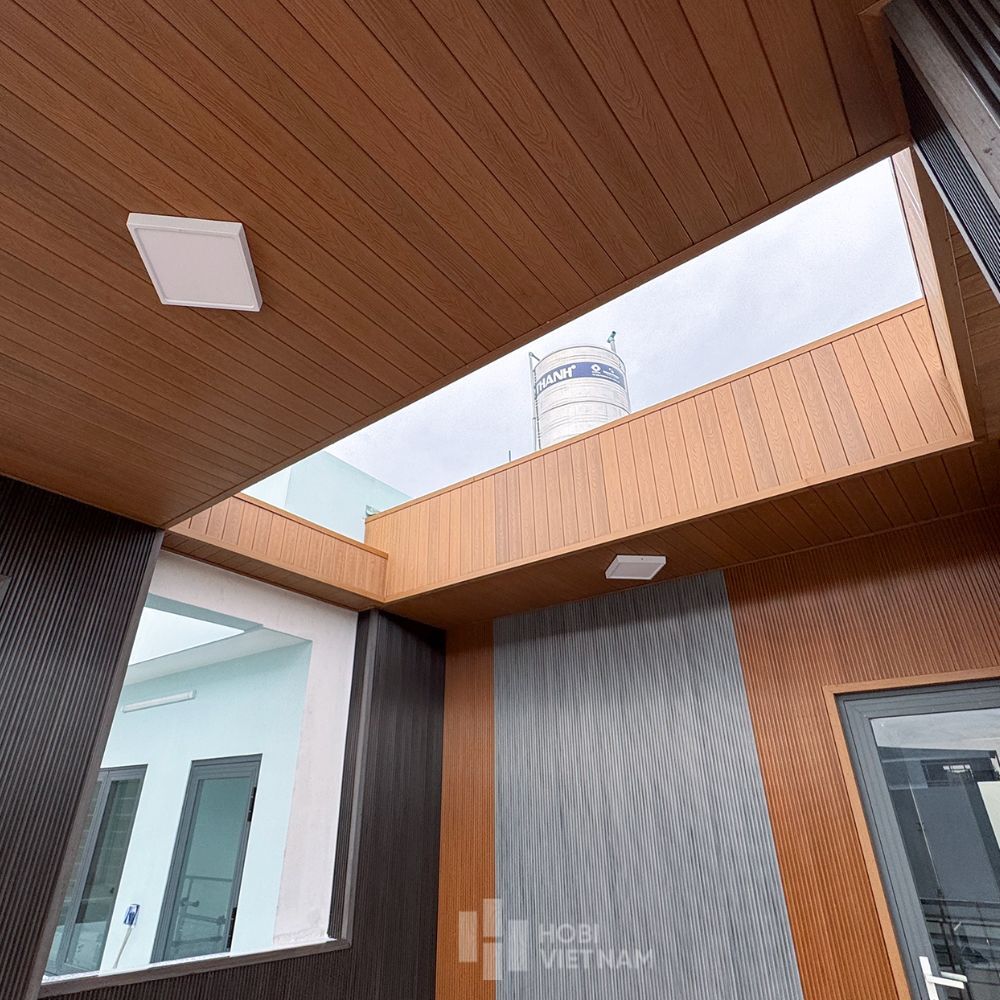 Trần Nhựa Giả Gỗ Ngoài Trời - Sự Kết Hợp Hoàn Hảo Giữa Đẳng Cấp và Độ Bền trần lam gỗ nhựa ngoài trời phủ asa