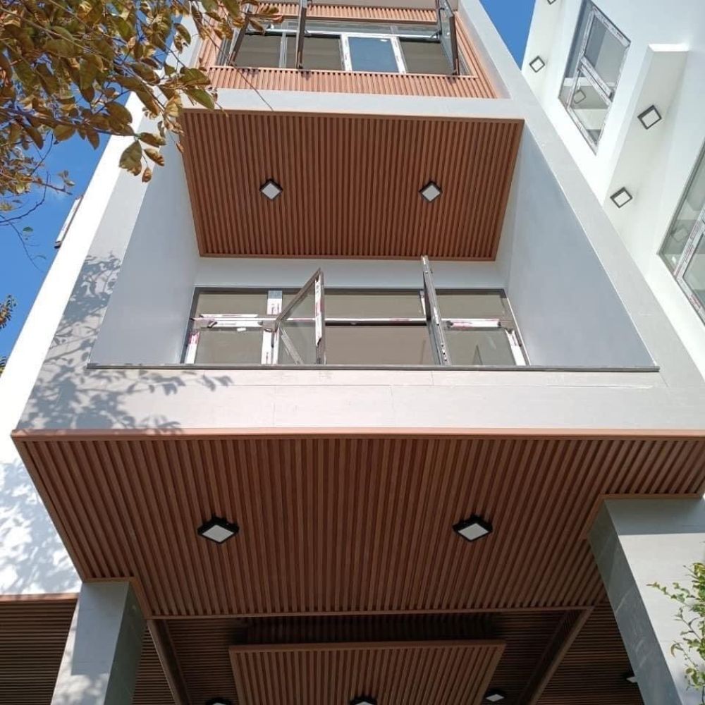Trần Nhựa Giả Gỗ Ngoài Trời - Sự Kết Hợp Hoàn Hảo Giữa Đẳng Cấp và Độ Bền trần lam gỗ nhựa ngoài trời phủ asa