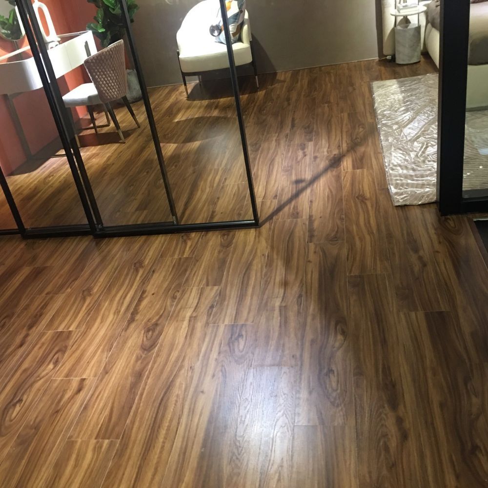 Sàn gỗ công nghiệp Wilson W555 - Màu óc chó đậm (walnut) 134 Sàn gỗ công nghiệp Wilson W555 - Màu óc chó đậm (walnut)