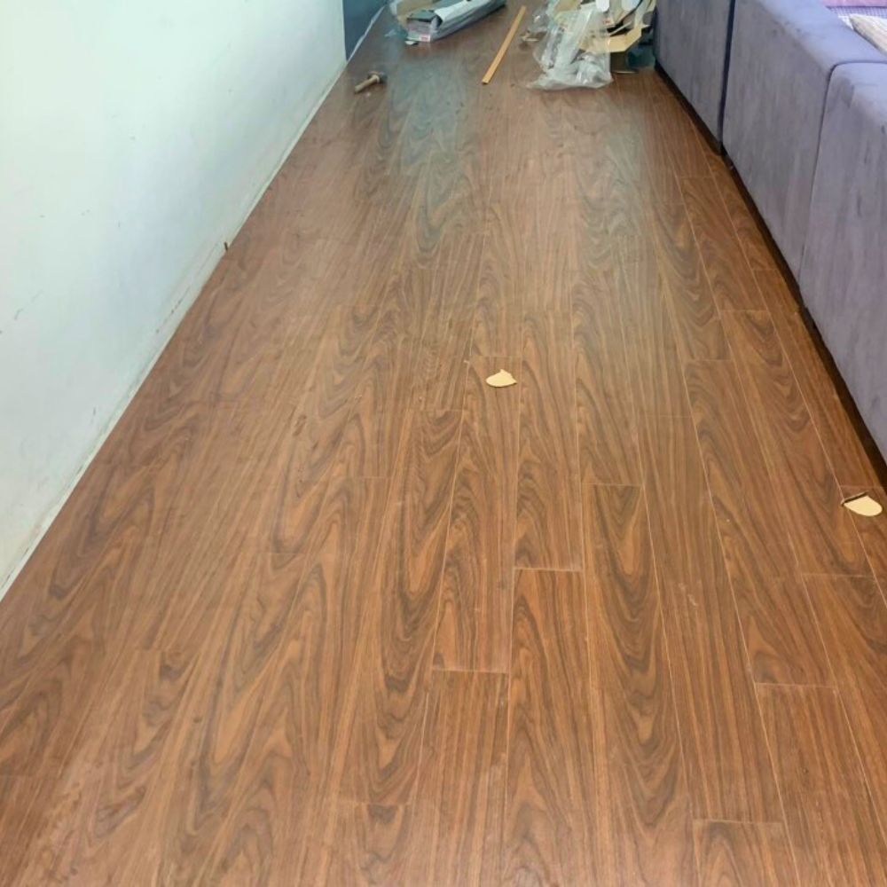 Sàn gỗ công nghiệp Wilson W443 - Màu nâu sẫm (dark walnut) Sàn gỗ công nghiệp Wilson W443 - Màu nâu sẫm (dark walnut)
