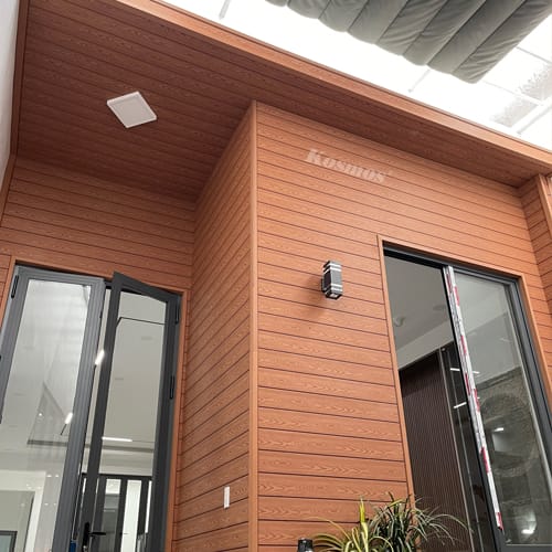 tran-nhua-gia-go go nhua ngoai troi