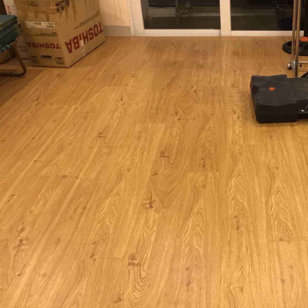Sàn gỗ công nghiệp Wilson W558 - Màu Sồi Vàng Tự Nhiên (Natural Oak) Sàn gỗ công nghiệp Wilson W558 - Màu Sồi Vàng Tự Nhiên (Natural Oak)