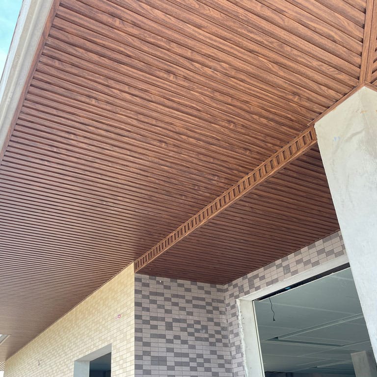 Trần nhựa giả gỗ Hobiwood - Sự Lựa Chọn Hoàn Hảo Cho Ngôi Nhà Của Bạn Trần nhựa giả gỗ Hobiwood