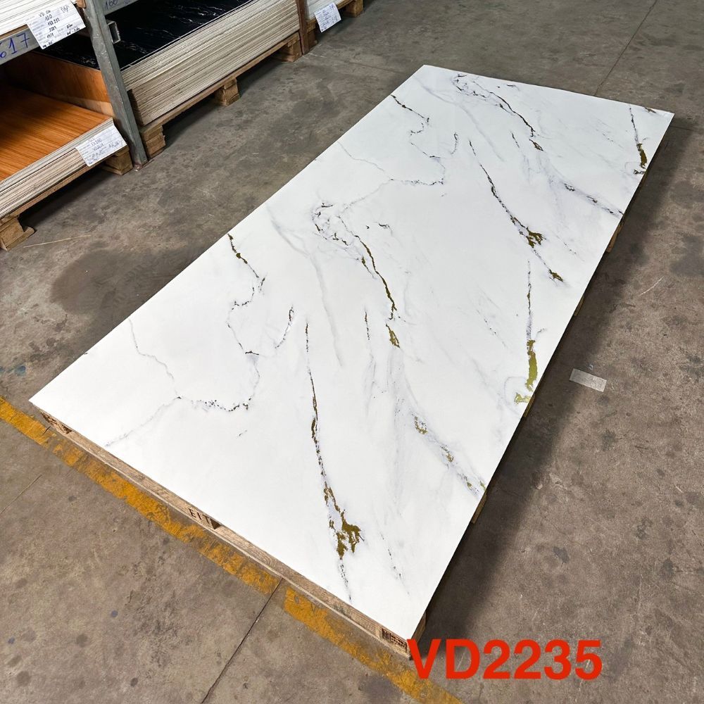 Nhựa Ốp Tường Trắng Vân Vàng Gold HB-VD2235 Tấm Nhựa Ốp Tường PVC Hobiwood VD2235 - Trắng Vân Vàng Gold